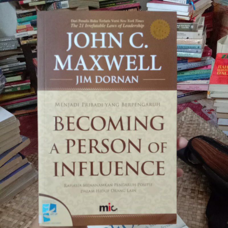 Jual Buku John C Maxwell Jim Dornan Menjadi Pribadi Yang Berpengaruh Becoming A Person Of 9561