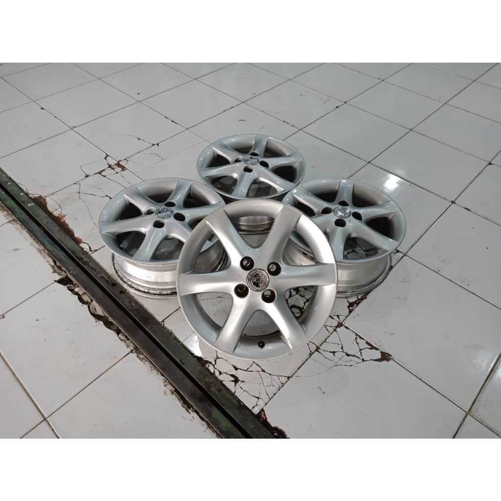 Jual 4 pcs velg oem toyota altis r15 pcd 4x100 silver seken murah ...