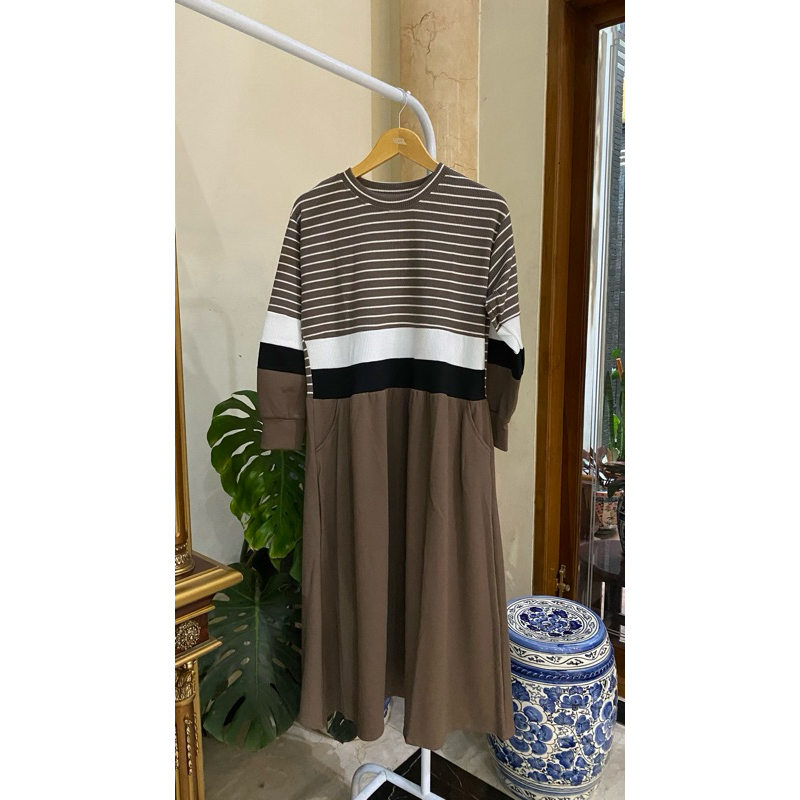 midi dress knit salur Jual Midi Dress Salur Knit Premium / Gamis midi muslimah / Gamis midi knit  wanita terbaru / Midi knit salur