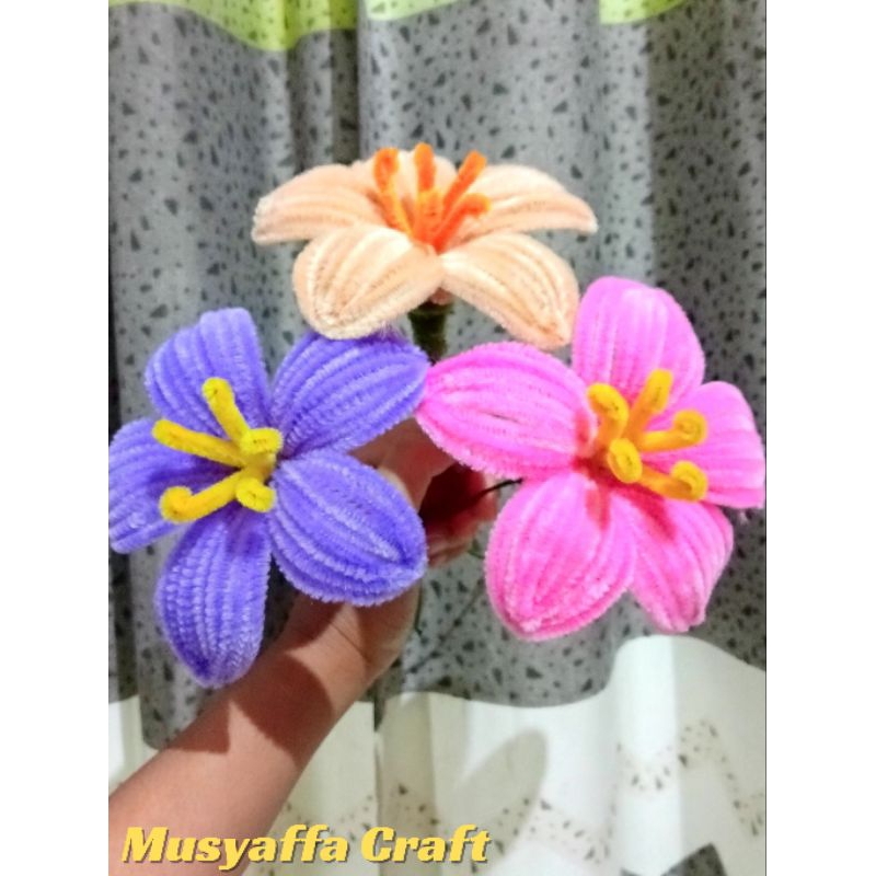 Jual Bunga lily besar kawat bulu / isian buket / bunga pipe cleaner ...