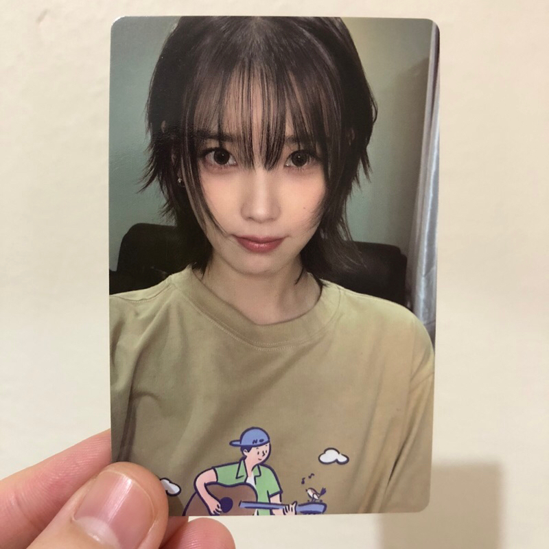 Jual SHARING IU SEASON GREETINS 2024 - PHOTOCARD | Shopee Indonesia