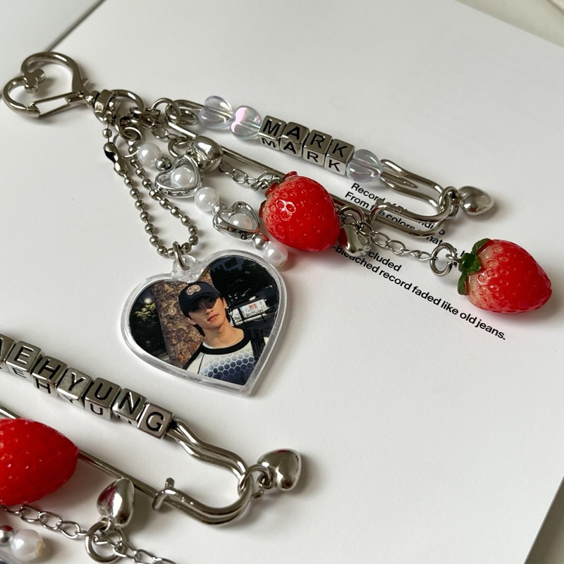 Jual [CUSTOM AVAILABLE] Strawberry Keychain | Shopee Indonesia