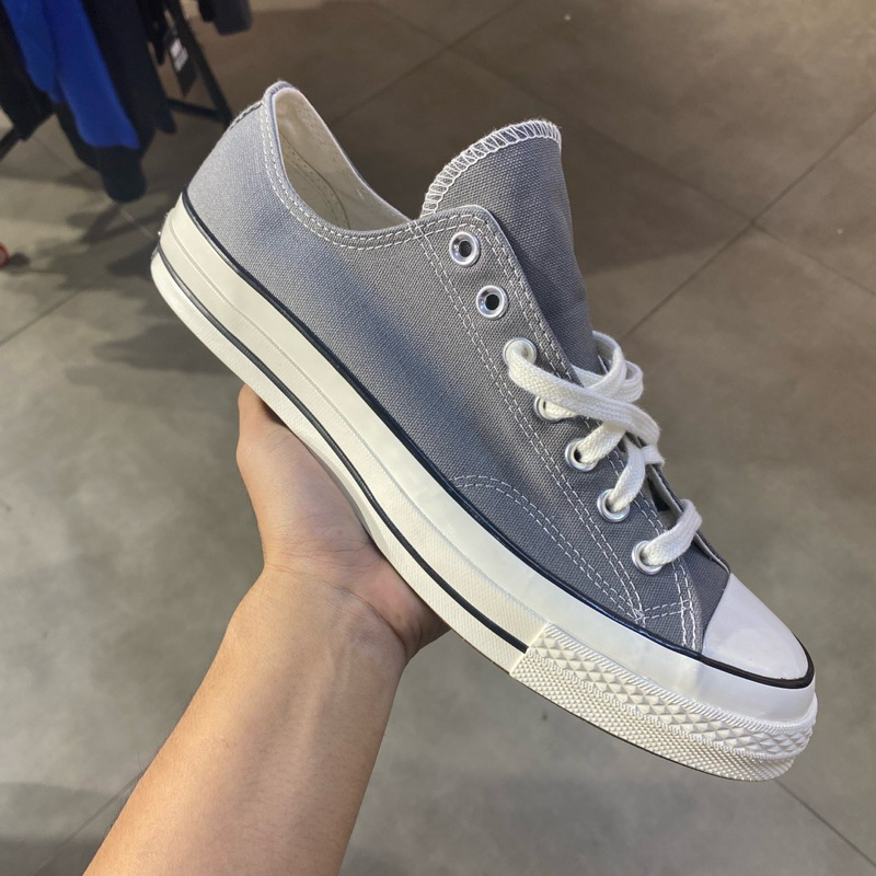 Jual 𝐒𝐞𝐩𝐚𝐭𝐮 𝐂𝐨𝐧𝐯𝐞𝐫𝐬𝐞 𝐂𝐡𝐮𝐜𝐤 𝟕𝟎𝐬 𝐋𝐨𝐰 𝐎𝐫𝐢𝐠𝐢𝐧 𝐒𝐭𝐨𝐫𝐲 𝐌𝐚𝐬𝐨𝐧 - 𝐆𝐫𝐞𝐲 (A05586C ...