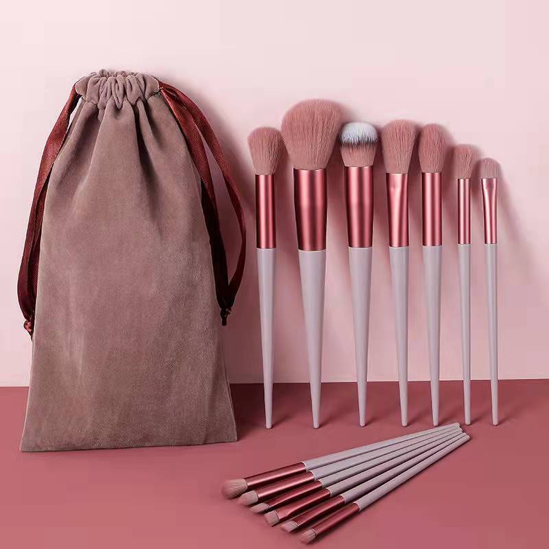 Dari Hobi Menjadi Cuan:  Kisah Sukses Menjual Kuas Makeup Online