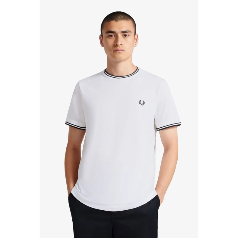 T-shirt Fred Perry Twin Tipped - Couleur écru/bleu/sang De Bœuf - Col Et Poignets Contrastés - Coupe Classique