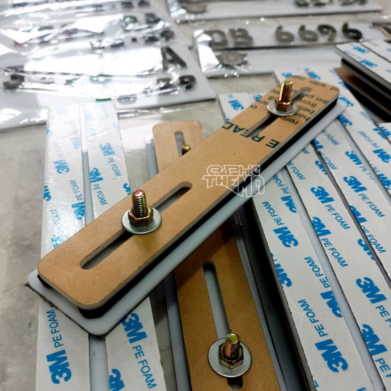 Harga satuan bukan sepasang  Dudukan Plat Motor Acrilik Universal Framless plat motor