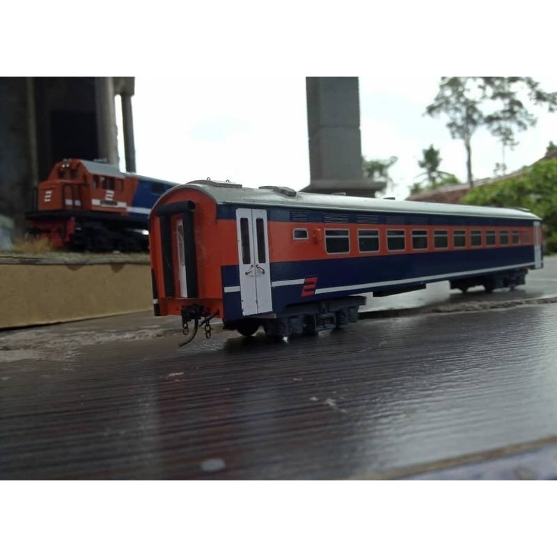 Jual miniatur kereta api gerbong livery RnB | Shopee Indonesia