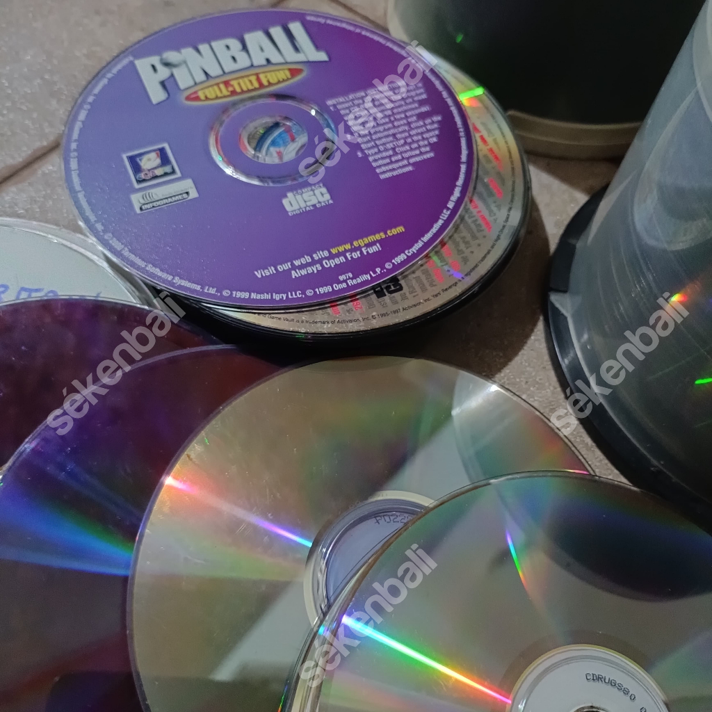 Jual Kaset CD Bekas Dekorasi Vintage - DVD/Game/Musik Bekas - Casing ...