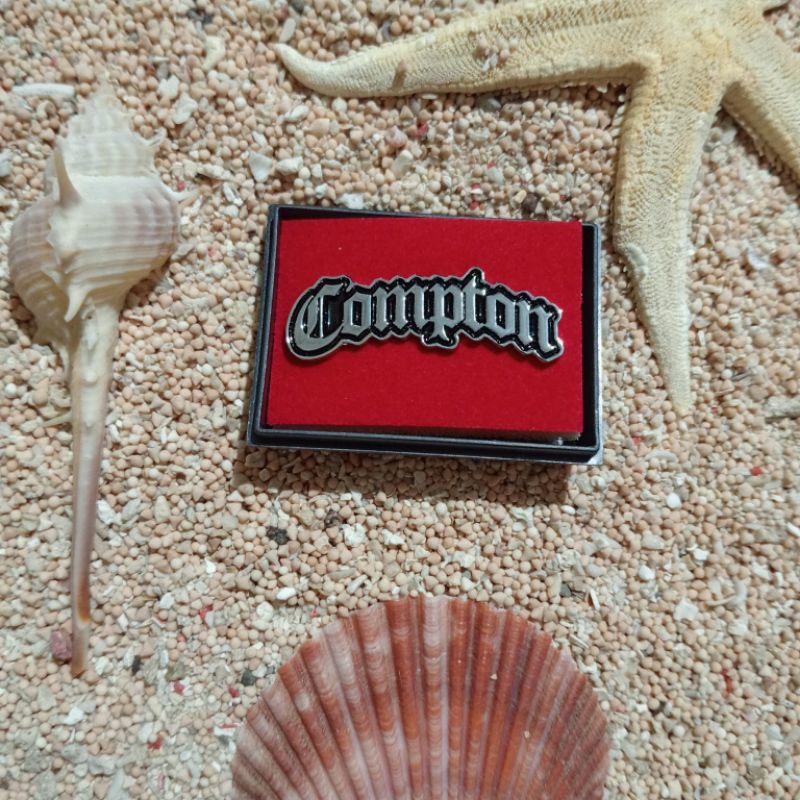 Jual pin topi model DJ Compton custom | Shopee Indonesia