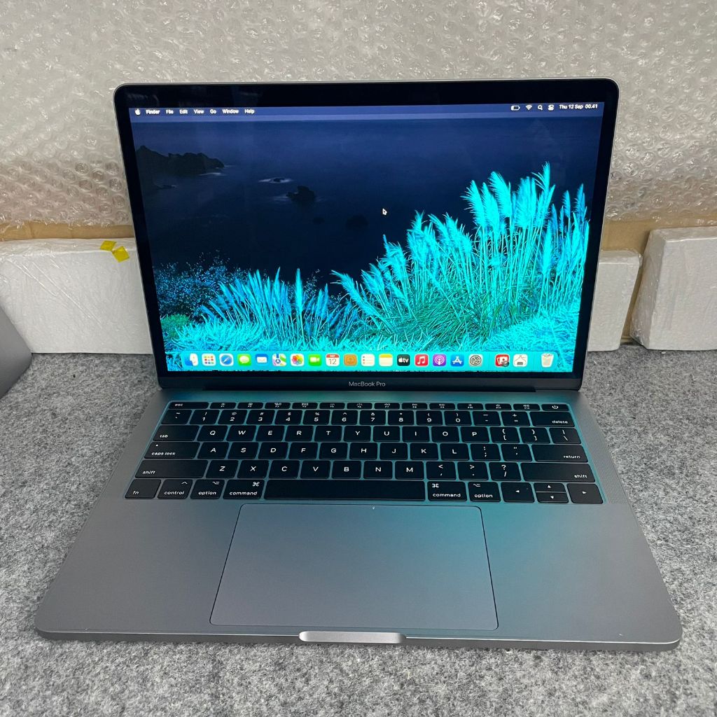 美品 MacBook Pro 13インチ 2016 USキー 256GB（Amazon.com: Apple 