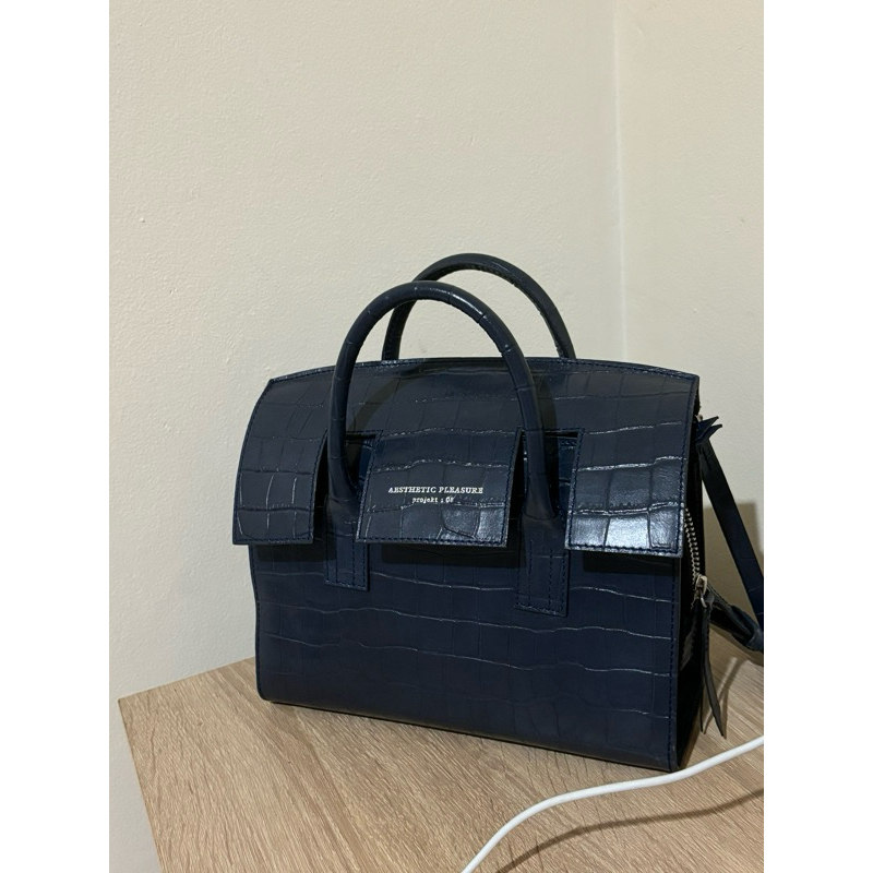 Jual PRELOVED AESTHETIC PLEASURE MINI ISOLATION NAVY Shopee Indonesia