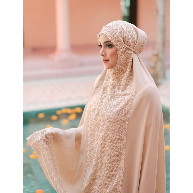 Jual AS IS MINOR DEFECT prayer robe buttonscarves casa signature lace ...
