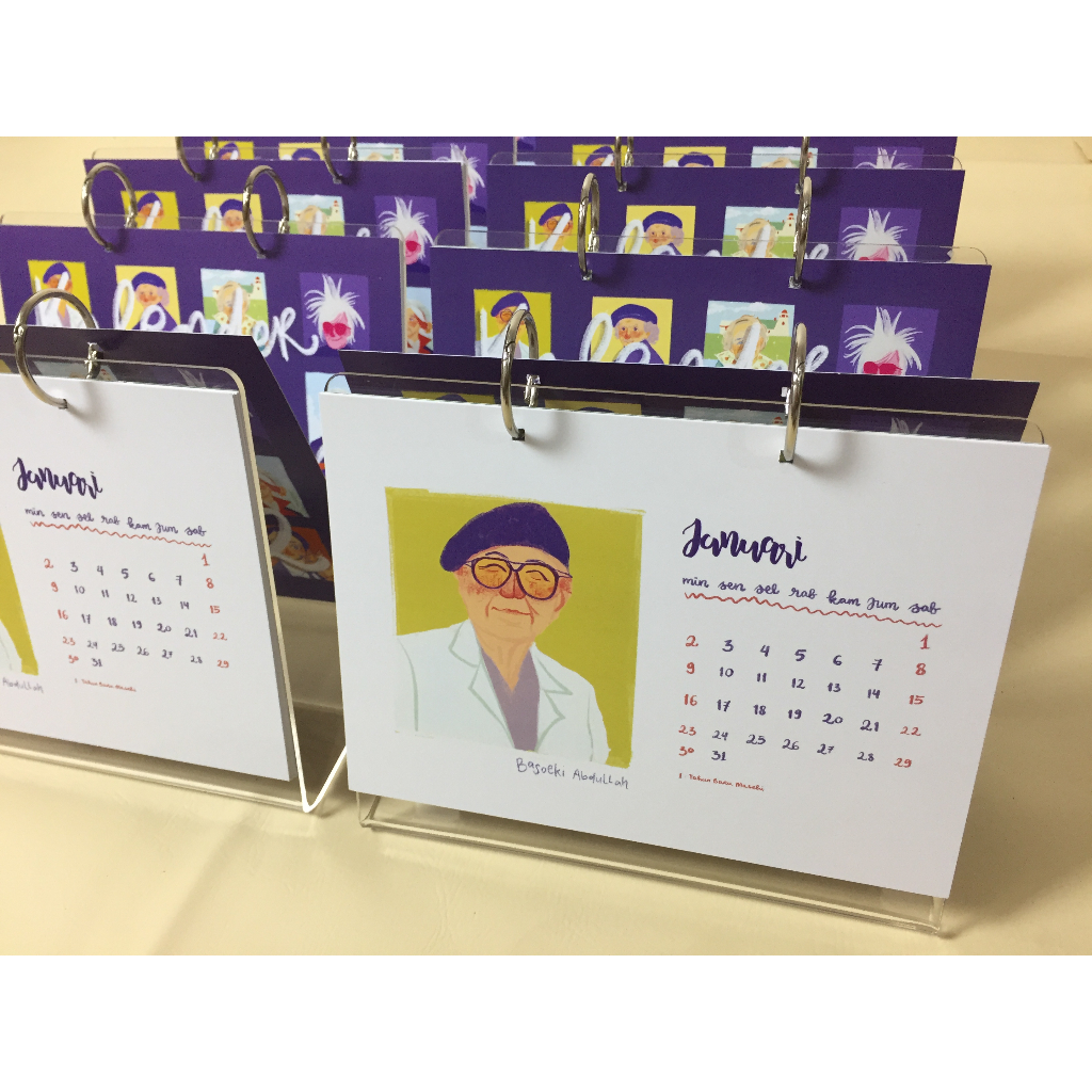 Jual custom kalender meja acrylic desk calendar photo album display