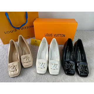 Jual Sepatu Wanita Louis Vuitton Model & Desain Terbaru - Harga Oktober  2023