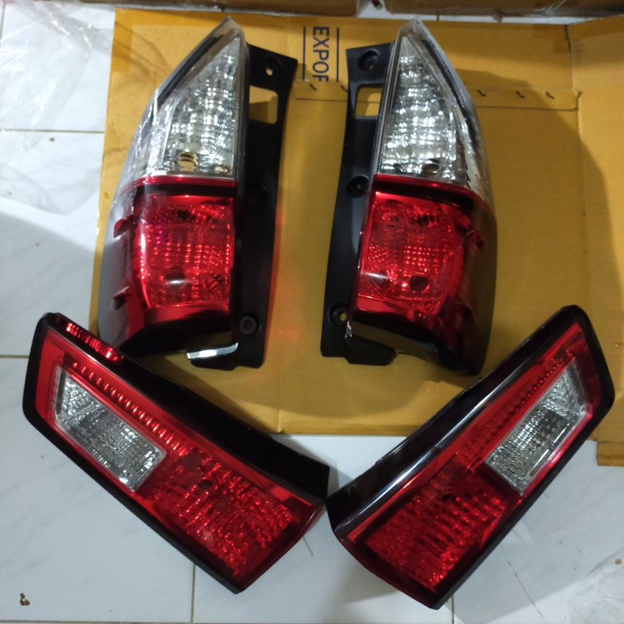Jual lampu stoplamp lampu blakang innova reborn venturer set4 original ...