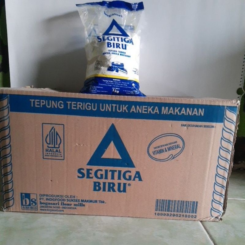 Jual TEPUNG TERIGU SEGITIGA BIRU 1 KG DAN 500GR KEMASAN KARTON | Shopee ...