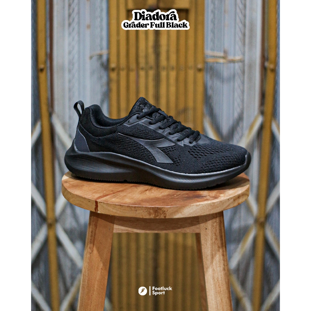 Diadora hotsell full black