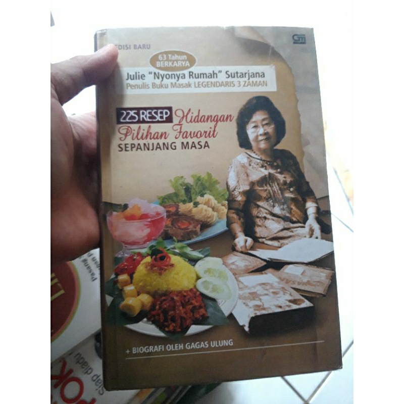 Jual 225 Resep Hidangan Pilihan Favorit Nyonya Rumah Julie Sutarja