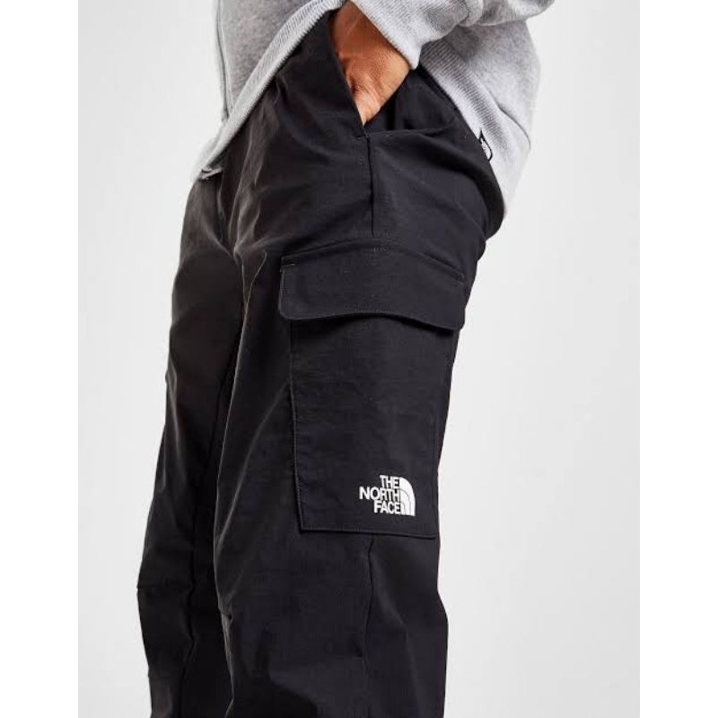 Jual The North Face trishul cargo track pants black . Shopee Indonesia