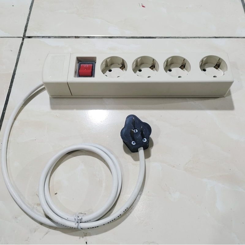 Jual Stop Kontak Uticon Saklar Colokan Trevel adapter China Australia ...