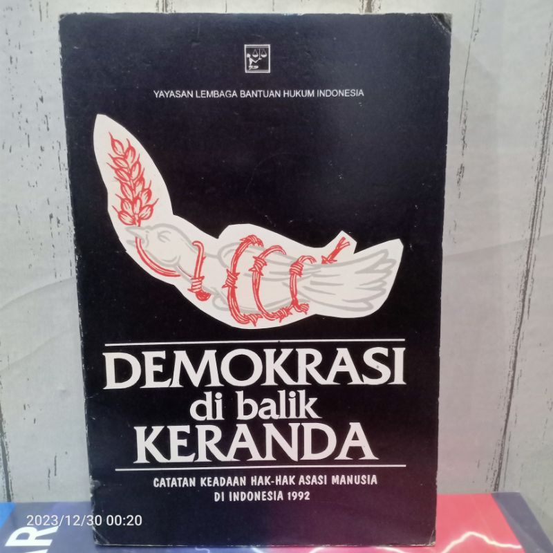 Jual Original Antik Buku Demokrasi Di Balik Keranda Catatan Keadaan Hak