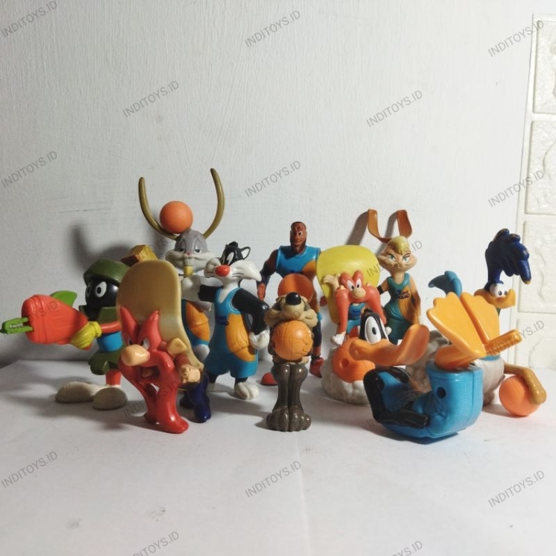 Jual Figure Set - Looney Toons Space Jam x LeBron James | Shopee Indonesia