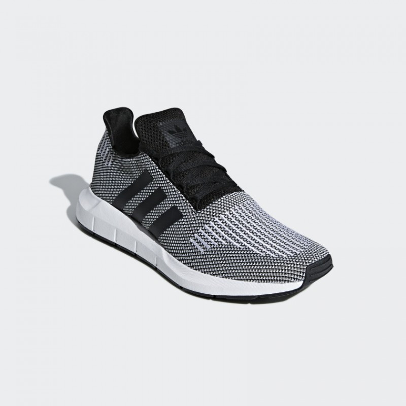 SEPATU LARI COWO Adidas Swift Run B37734