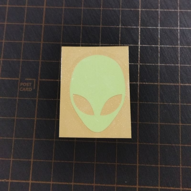 Jual Cutting Sticker Glow In The Dark Alienware | Shopee Indonesia