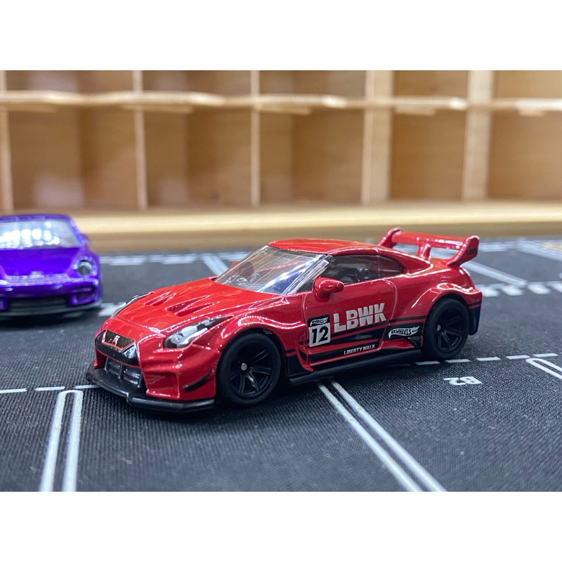 Jual Loose Hotwheels lbwk r35 merah (ban karet) | Shopee Indonesia