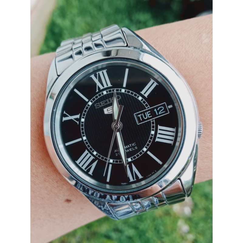 Bracciale In Acciaio Per Orologio Seiko 5 Automatico - 18mm Con Estremit&agrave; Curve Per Cassa 7S26-03V0 SNKL