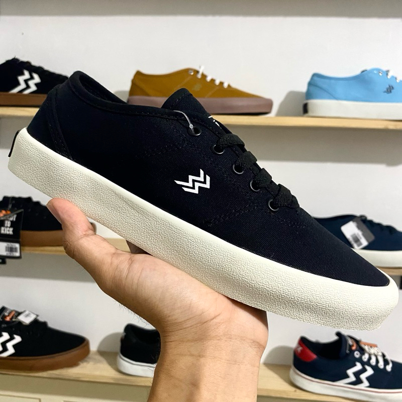 harga sepatu geoff max footwear