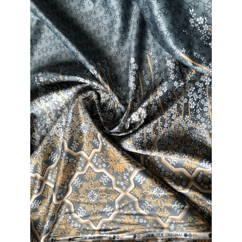 Jual Kain Dr Silk Motif Ranting Bunga Maharajo harga per setengah meter ...