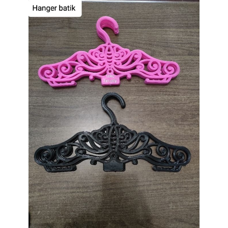 Jual Gantungan Baju Motif Batik / Hanger Batik (per 12 pcs) | Shopee ...