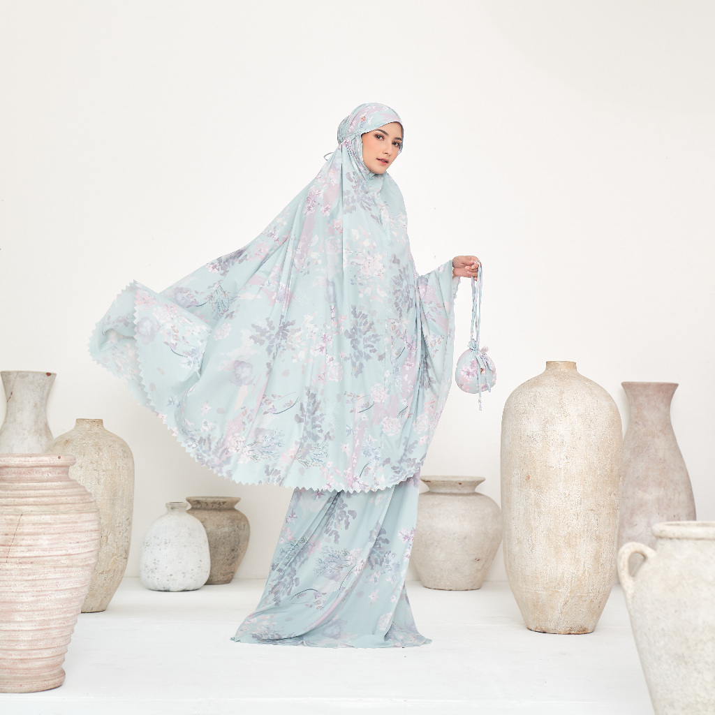 VESELKA Mukena Florka Catchy PrayCation Travel Prayer Set Travelling Prayer Robe Motif Bunga Pastel
