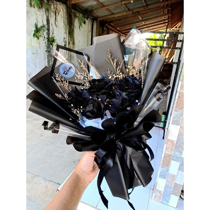Jual Buket black Mawar wisuda graduation | Shopee Indonesia