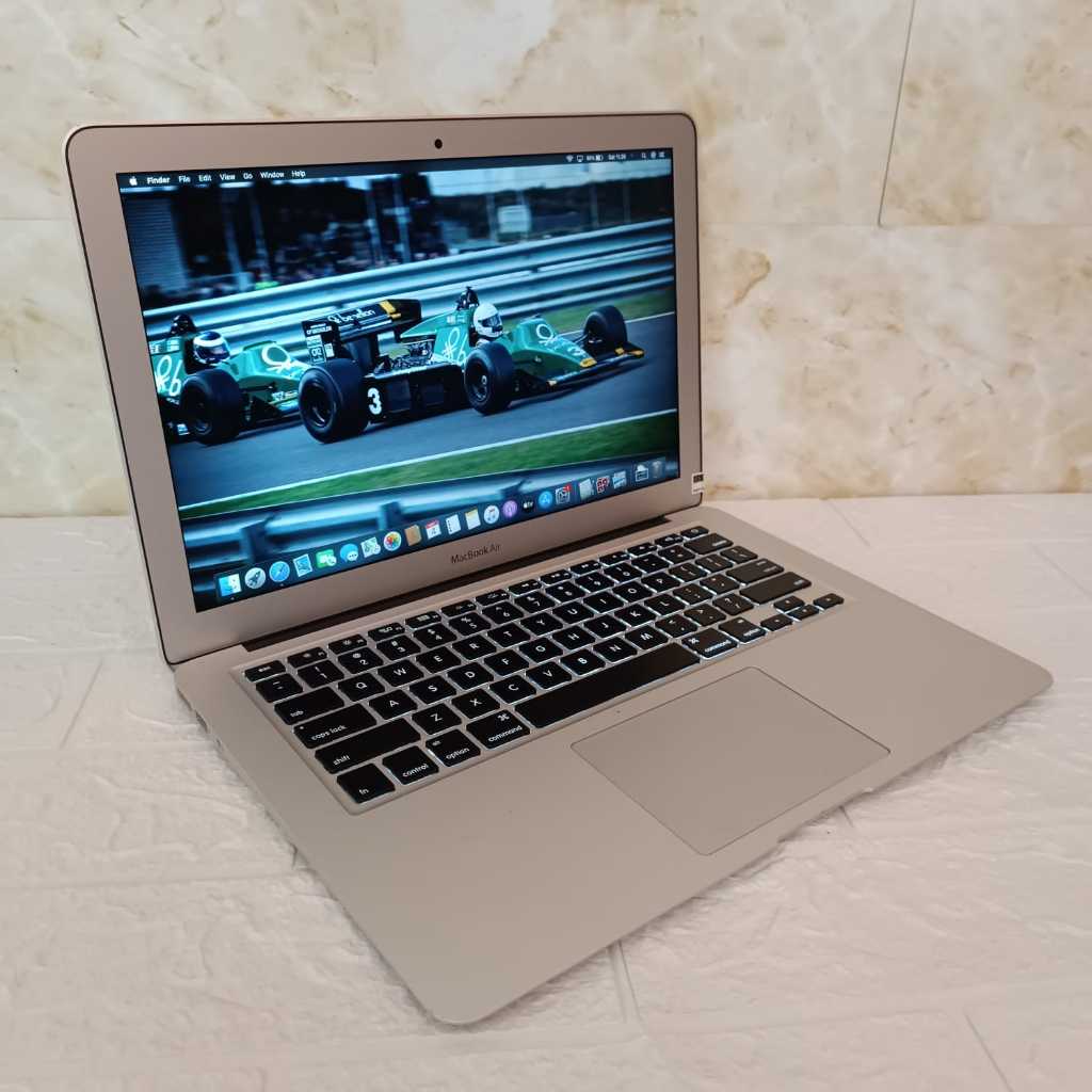 2017 MacBook Air 13インチ i5 8GB 251GB（Apple MacBook Pro 2017 