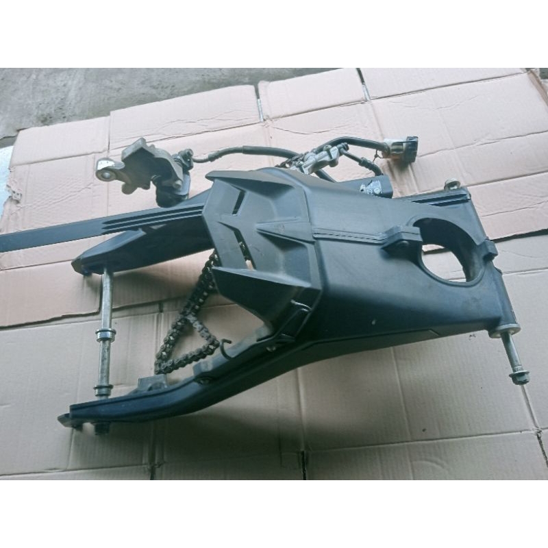 Jual swing arm Yamaha R15v3 1 set bagian belakang copotan 0rizinal ...