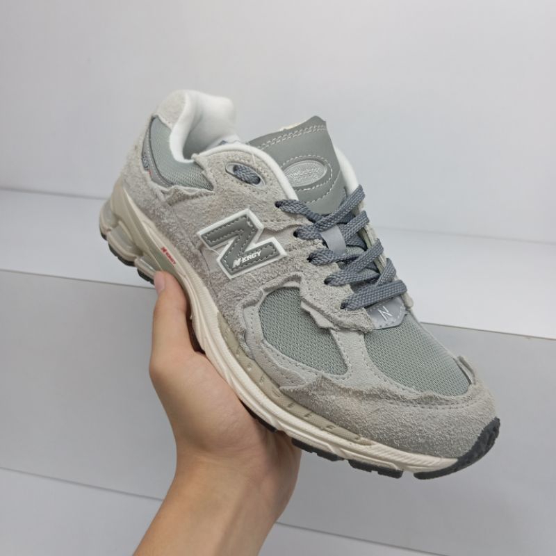 New balance vietnam sale on sale