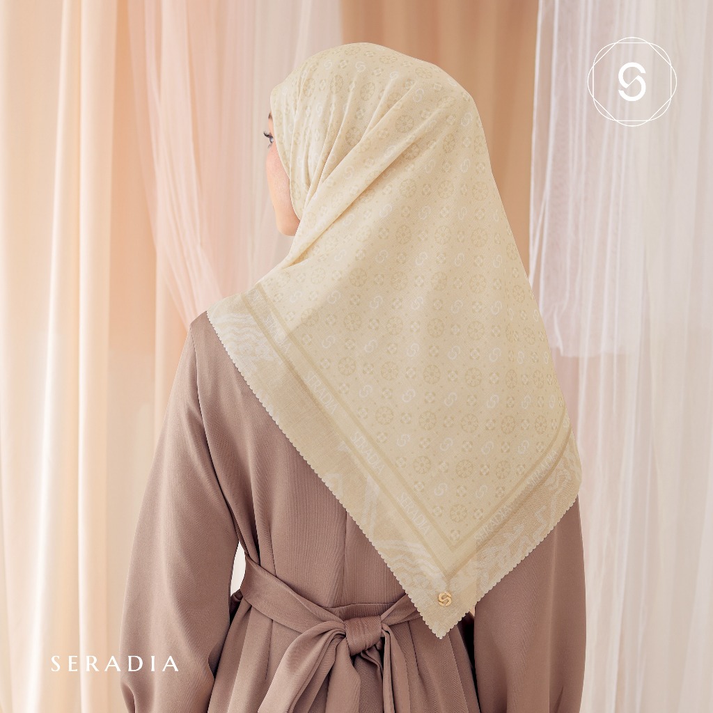 Seradia Hijab Segi Empat Monogram 2.0 115 X 115 CM
