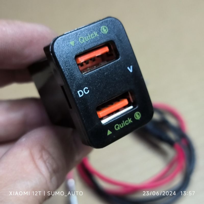 Jual DUAL USB CHARGER + volt meter 2.1A fortuner vrz innova reborn ...