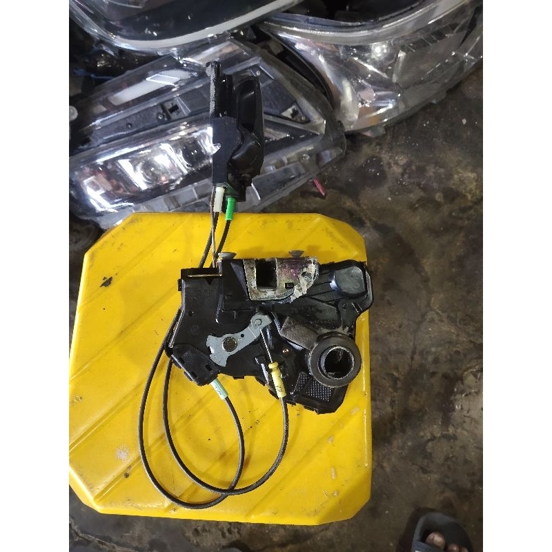 Jual Doorlock Door Lock Vios 2008 Gen 2 Depan Kiri Original | Shopee ...