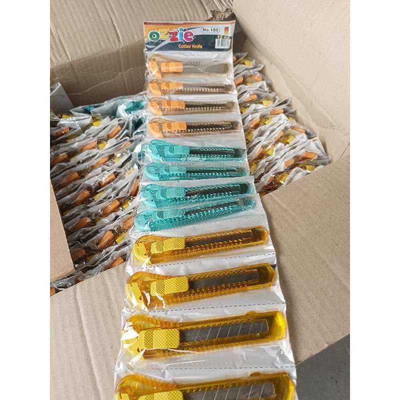 Jual cutter renteng besar ozzie isi 12 pch | Shopee Indonesia