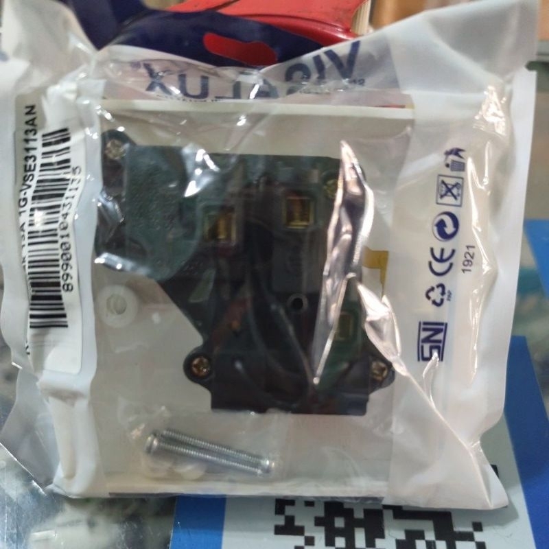 Jual Visalux Stop Kontak Multi Socket Inbow + Saklar VSE3113AN 13a x 1 ...