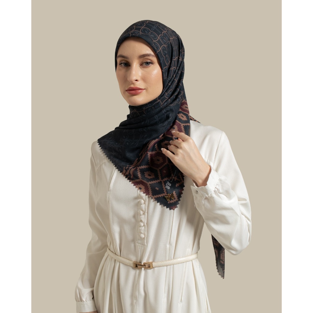 Wulang Narawangsa Hijab Segi Empat Archaica Old Black Kerudung Segi Empat Hijab Motif Segi Empat Hijab Voal Premium