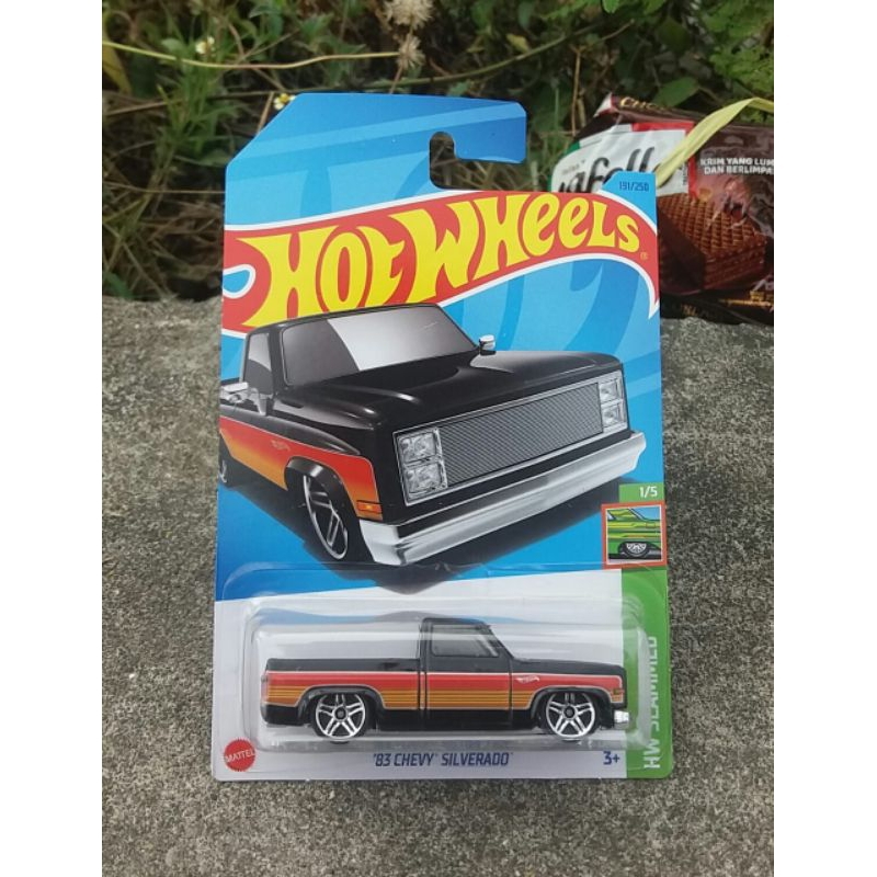 Hot WHEELS'83 CHEVY SILVERADO Amarillo | México
