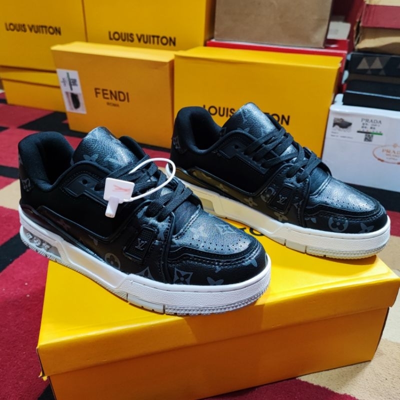 Sepatu Lv Louis Vuitton Trainer Sneakersfullset W1688-18 Semi Ori