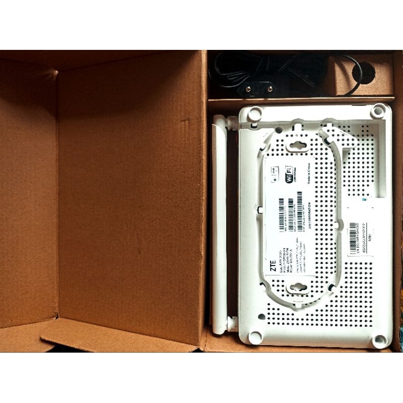 Jual ROUTER ZTE F679L LIKE NEW NORMAL DAN ADAPTOR | Shopee Indonesia