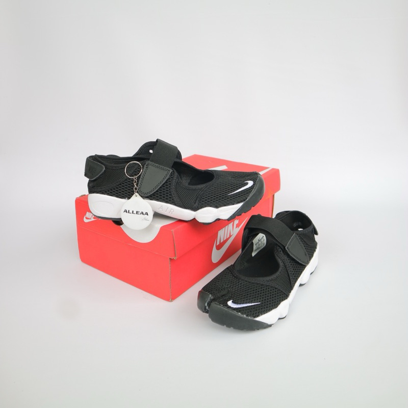 nike air rift all black