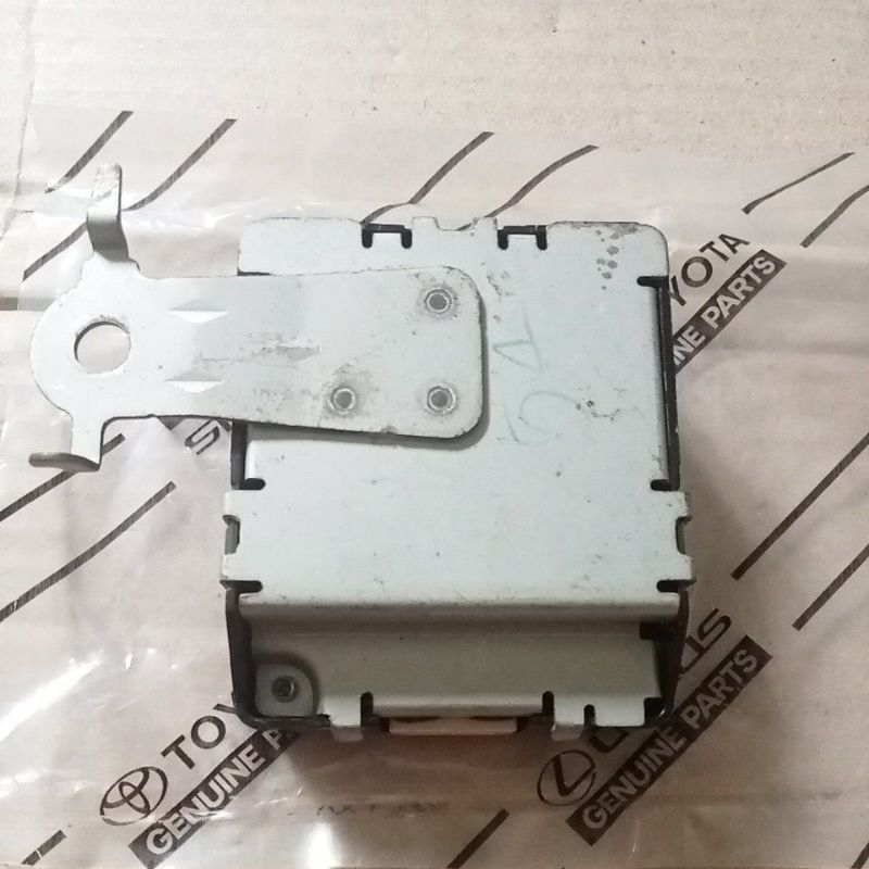 Jual Modul Receiver door lock control Toyota Innova Fortuner original ...