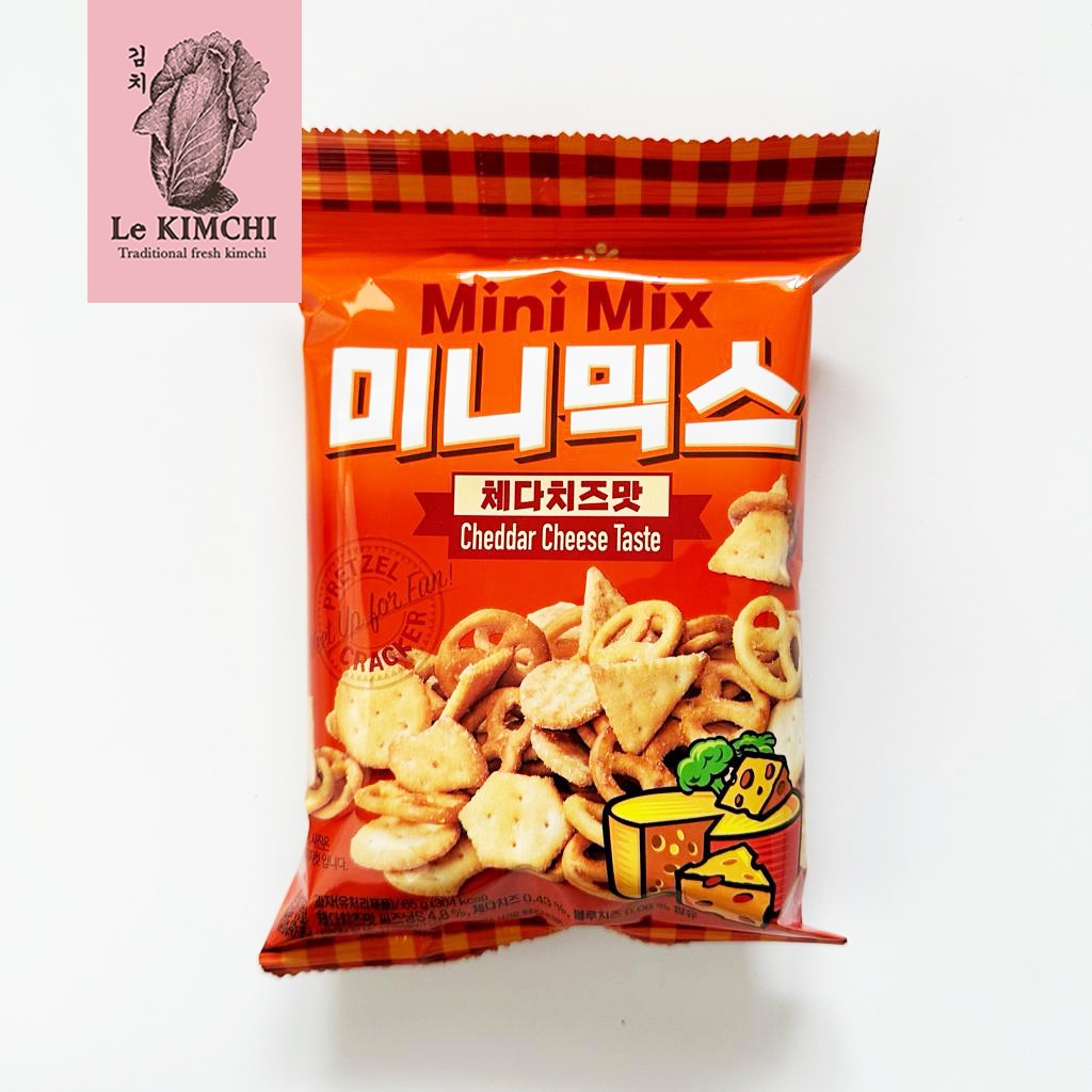 Jual Samjin Pretzel Cheddar Cheese Wasabi Seafood Spicy Beef 85g Korean ...